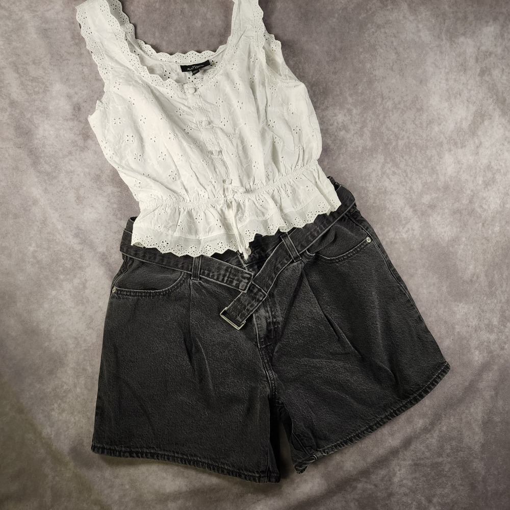 Levi's Premium Belted Pleated Denim Shorts Size 30 Black High Waisted Cotton
